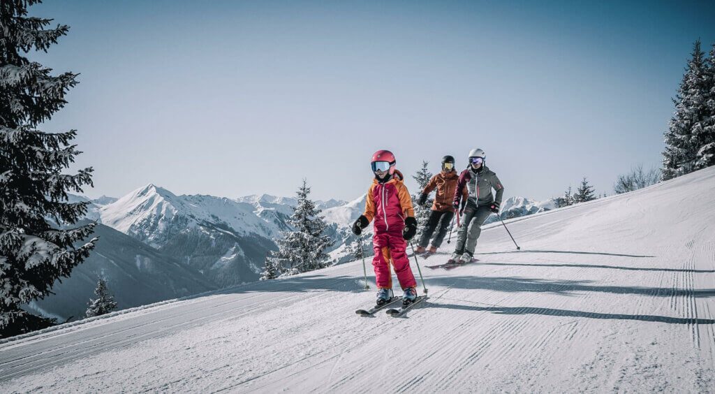 hotelgluecksschmiede-urlaub-mit-kindern-ab-auf-die-piste