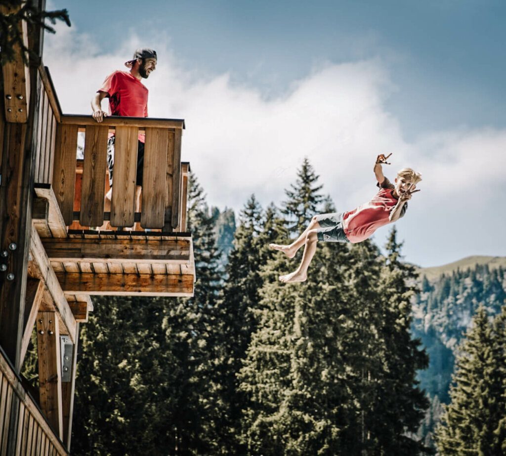 hotelgluecksschmiede-urlaub-mit-kindern-jump-slide