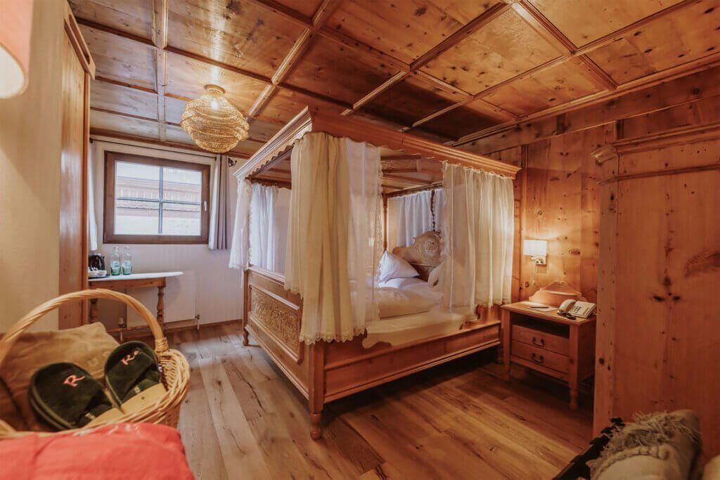 dorfhotel-gluecksschmiede-zimmer-hochzeitssuite-6