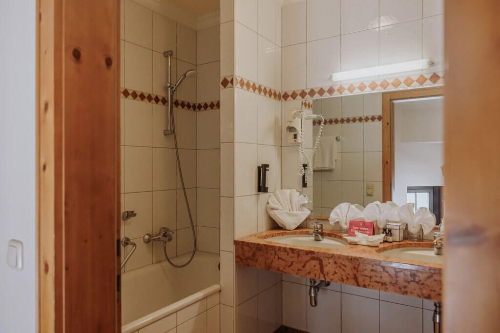 dorfhotel-gluecksschmiede-zimmer-maison-supernett-3