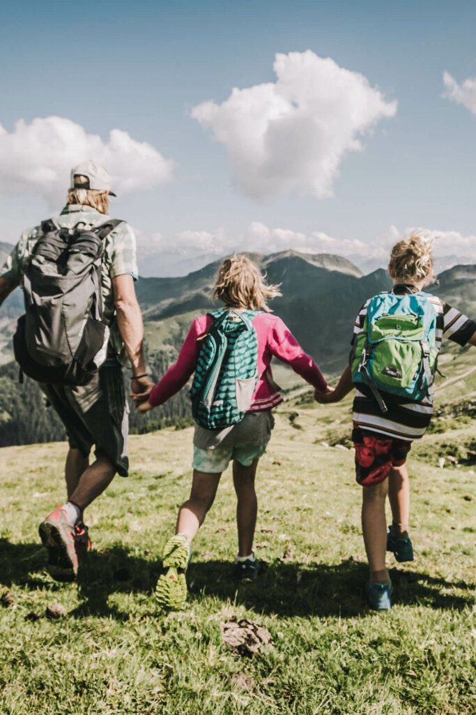 dorfhotel_gluecksschmiede_urlaub_mit_kindern_headerbild_Mobil