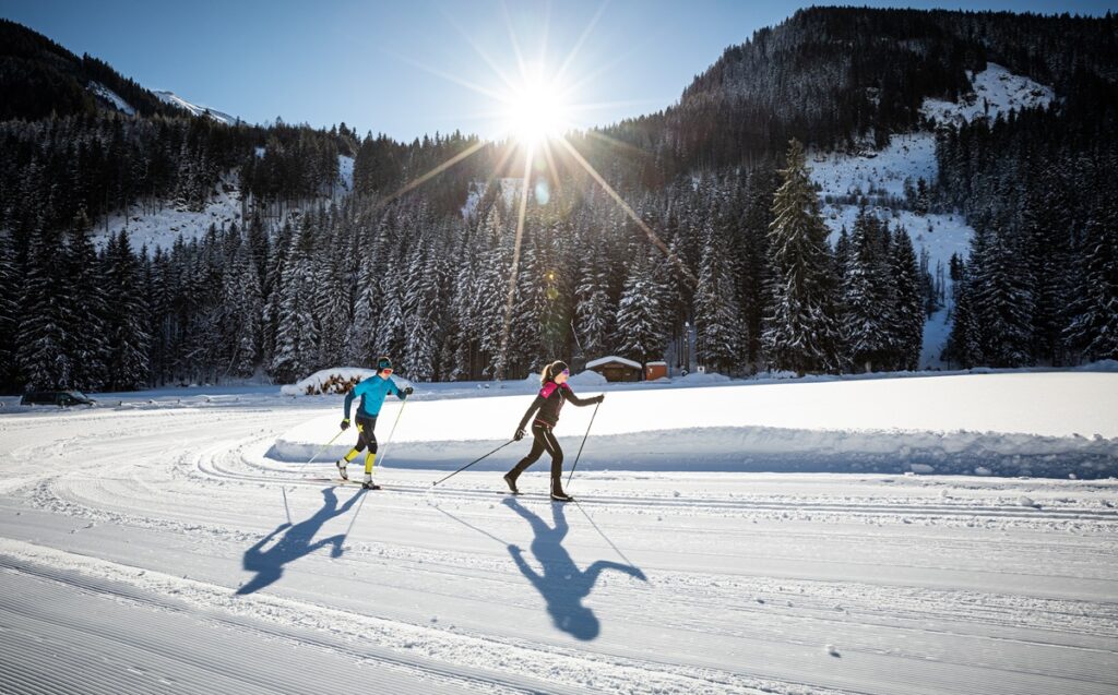 Langlaufen in Saalbach Hinterglemm bei sonnigem Wetter